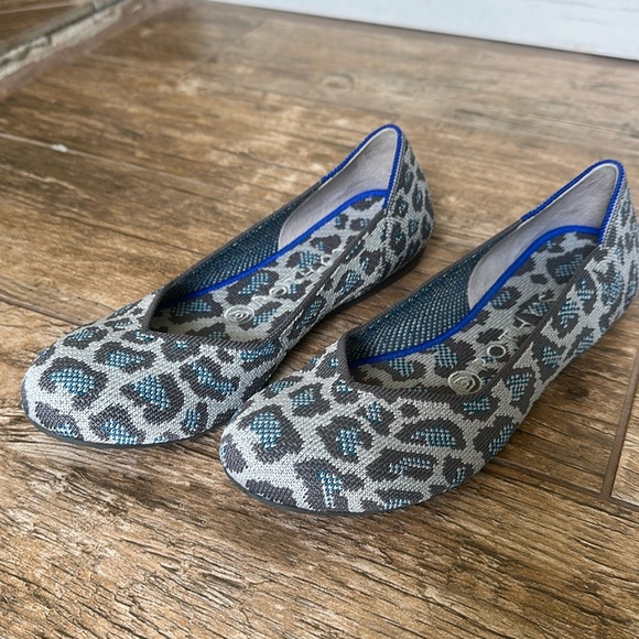 Rothys Flats Grey Spotted Leopard Round Toe Flat Shoes Gray Blue 7 retired - Picture 1 of 6